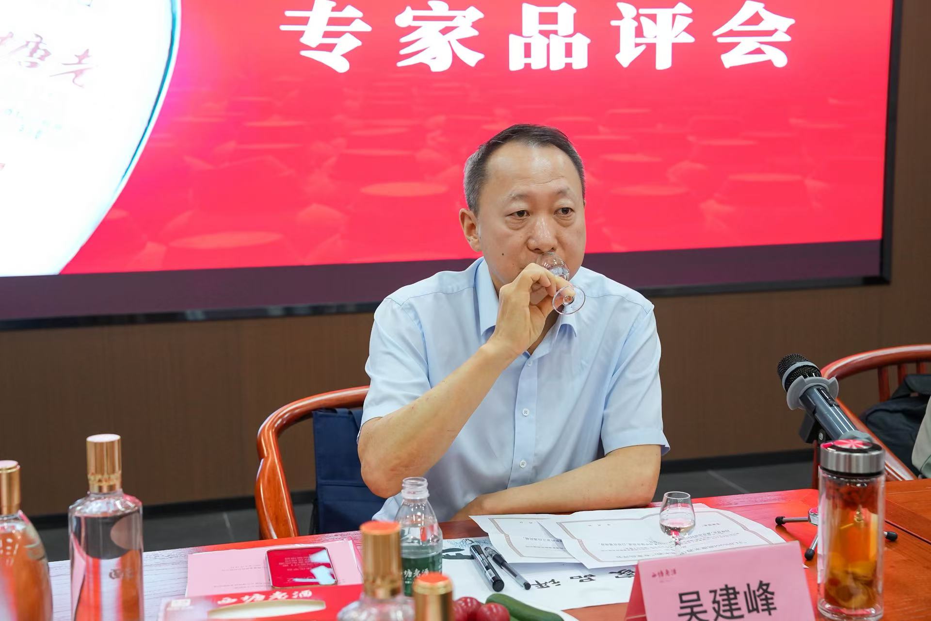 吴.jpg